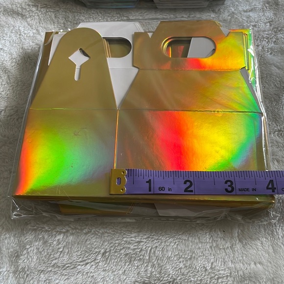 Favour boxes in silver and gold - Picture 2 of 2